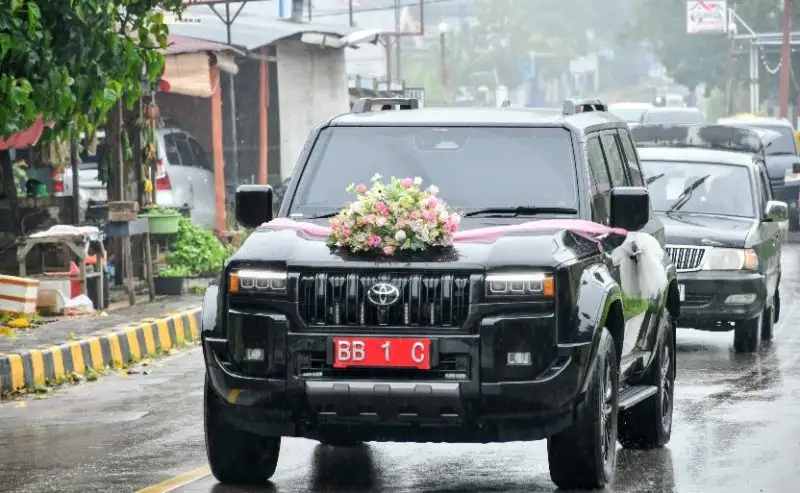 Mobil Dinas Bupati Samosir Jadi Mobil Pengantin Gratis