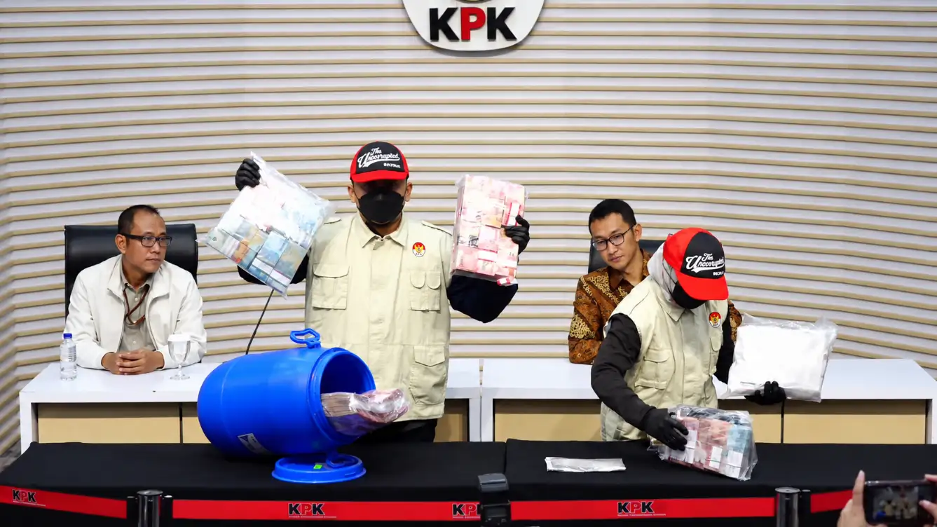 KPK Tetapkan Tiga Tersangka dalam OTT Klaten, Bupati dan Kepala BPK Jateng Ditahan