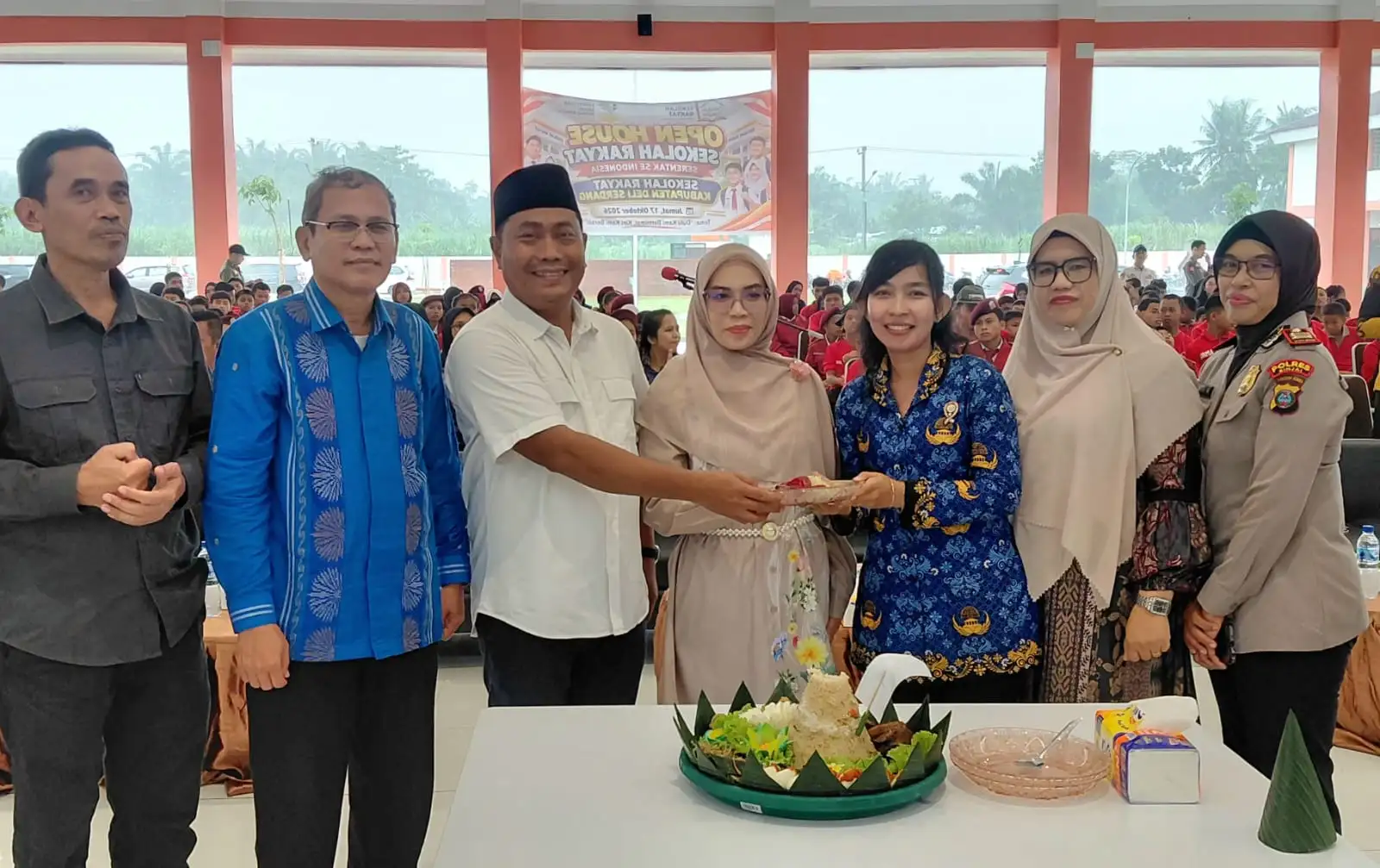 Lom Lom Ajak Siswa Sekolah Rakyat Berani Bermimpi