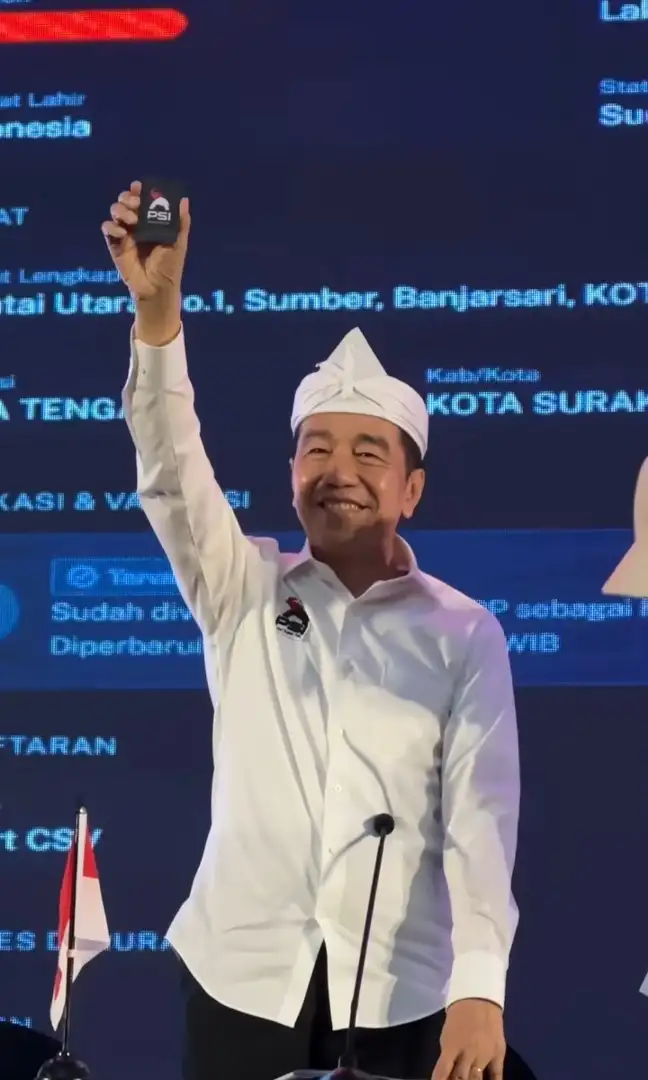 Jokowi Pamer KTA PSI, Ungkap Sudah Bergabung Sejak 2025