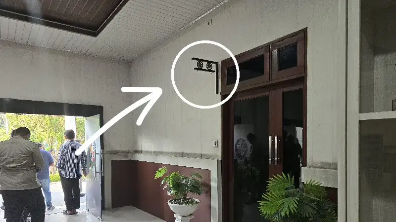 Ke Mana Papan Nama Ketua DPRD Deli Serdang Saat Demo Mahasiswa?
